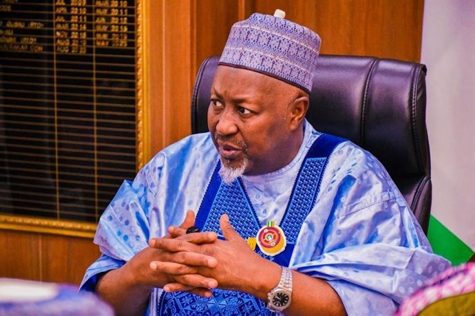 Archivo - El ministro de Defensa de Nigeria, Badaru Abubakar