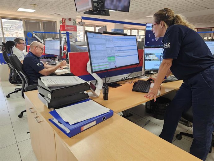 Archivo - Sala operativa del 112 Canarias