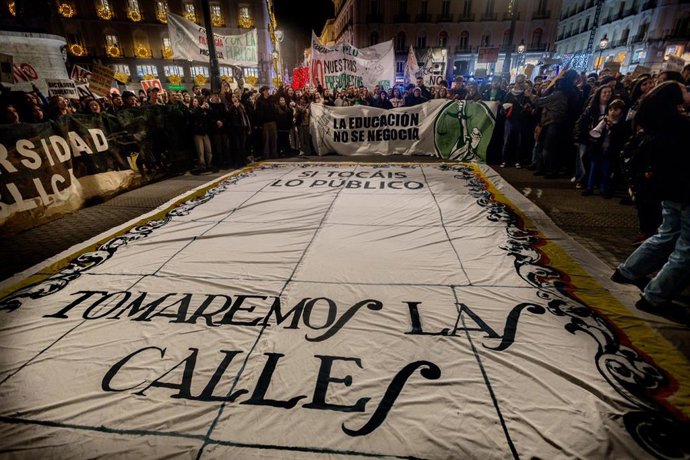 Manifestación universitaria por la educación pública, a 27 de noviembre de 2025, en Madrid (España). 