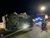 Trasladados al hospital dos hombres tras la colisión entre un turismo y una furgoneta en la A-7 en Antas (Almería)