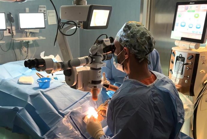 Cirugía de cataratas bilateral simultánea