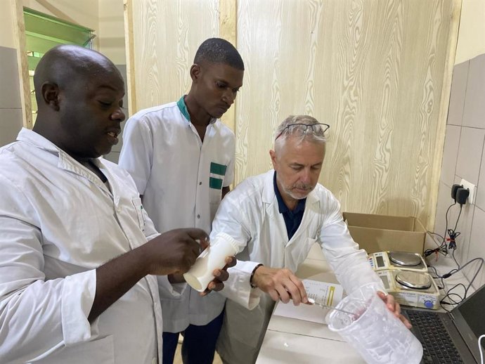 Fundación Hefame participa en la dotación de una farmacia en Togo para la elaboración de fórmulas magistrales