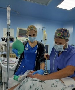 La anestesióloga del Hospital de Antequera (Málaga), Beatriz Cabello Roig, ha formado parte del único equipo español que ha participado en una campaña de cooperación sanitaria en el hospital Hilario Galindo en San Felipe (Retalhuleu, Guatemala).