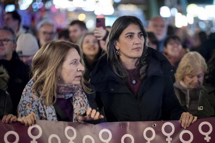 La portavoz de Más Madrid en la Asamblea de Madrid, Manuela Bergerot, durante una concentración por el día de la Eliminación de la violencia contra las Mujeres.