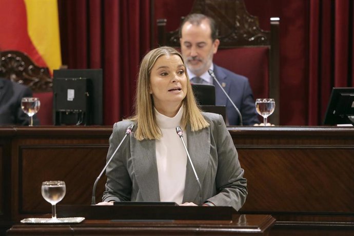Archivo - La presidenta del Govern balear, Marga Prohens, interviene durante el Debate de Política General, en el Parlament balear, a 7 de octubre de 2025, en Palma de Mallorca, Mallorca, Baleares (España).