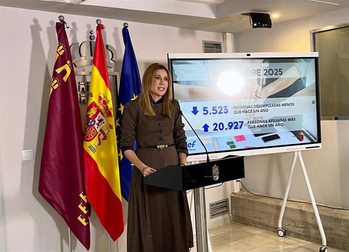 La consejera de Empresa, Empleo y Economía Social, Marisa López Aragón, en rueda de prensa