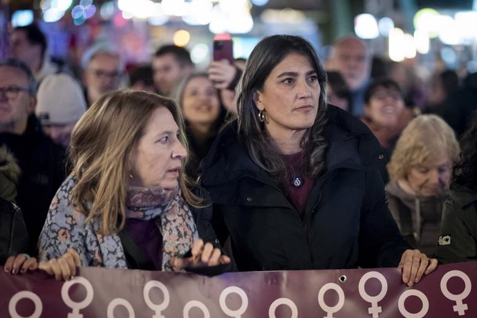 La portavoz de Más Madrid en la Asamblea de Madrid, Manuela Bergerot, durante una concentración por el día de la Eliminación de la violencia contra las Mujeres, a 25 de noviembre de 2025, en Madrid (España). Manifestantes durante una concentración por el 