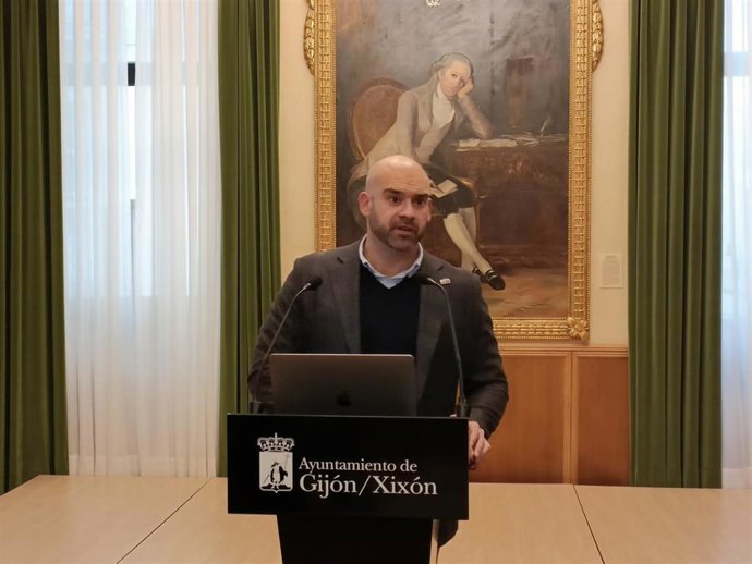 El portavoz de la Junta de Gobierno de Gijón, Jesús Martínez Salvador, en ruesa de prensa en el Consistorio gijonés.