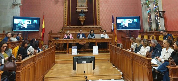 El conseller de Presidencia del Consell de Mallorca, Toni Fuster, preside la constitución de la primera Mesa de Coordinación de Voluntariado con lo ayuntamientos