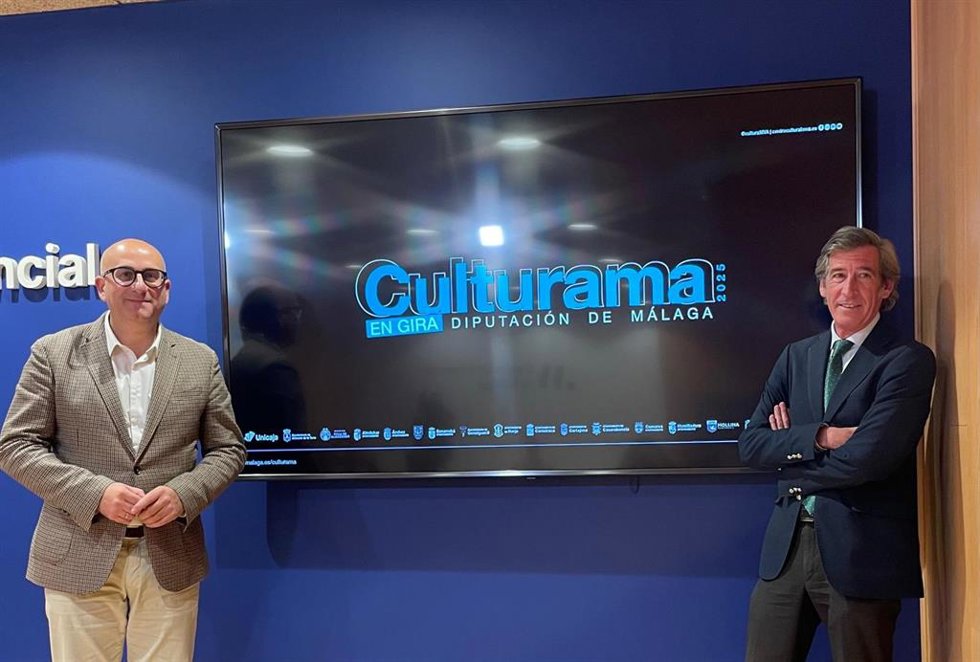 El vicepresidente de la Diputación de Málaga y diputado de Cultura, Manuel López Mestanza, y el director de Negocio Institucional de Banca de Empresas de Unicaja, Joaquín Ruiz del Portal Lázaro.