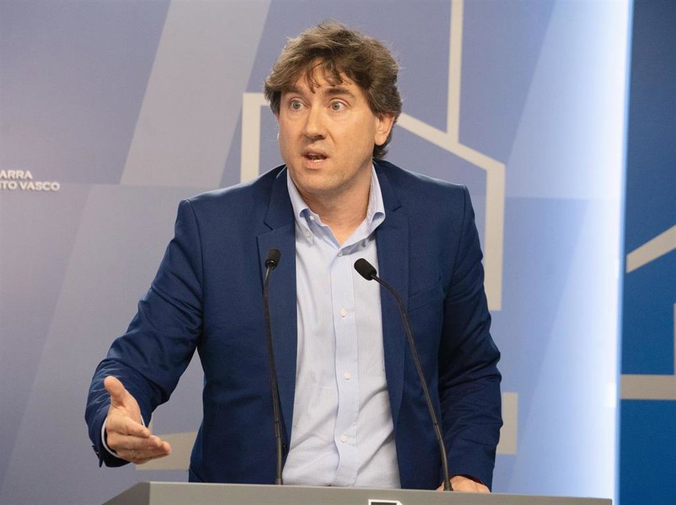 Archivo - El secretario general del PSE-EE, Eneko Andueza, , en el Parlamento Vasco en Vitoria-Gasteiz, Álava