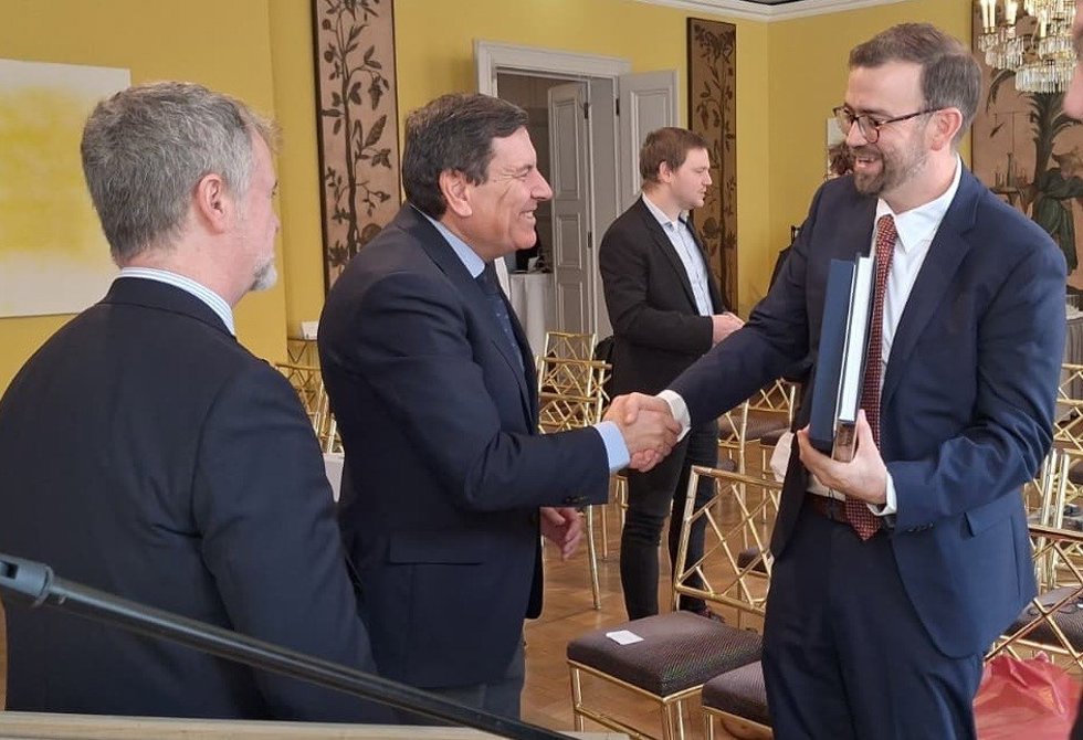El consejero de Economía y Hacienda, Carlos Fernández Carriedo, en su visita en Munich (Alemania).