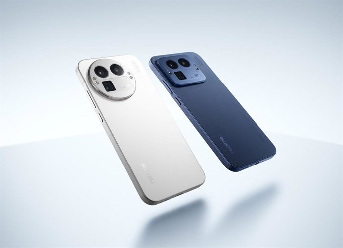 Realme GT 8 Pro en los colores Diary White y Urban Blue
