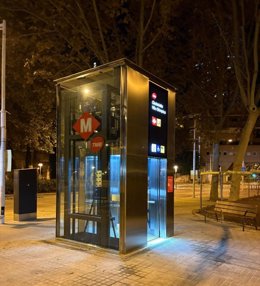 Archivo - Ascensor en la estación de Ciutadella-Vila Olímpica.