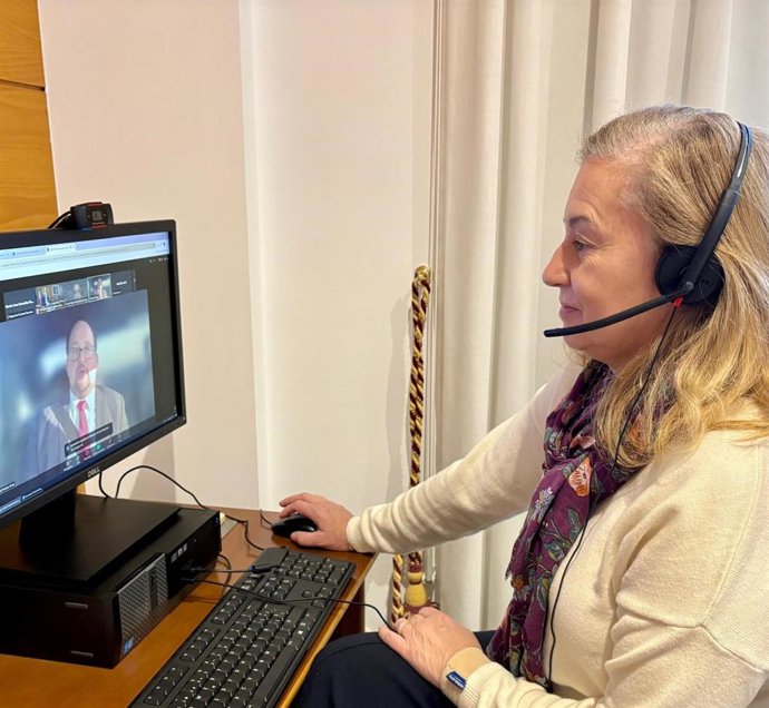 La presidenta del Parlamento cántabro, María José González Revuelta.