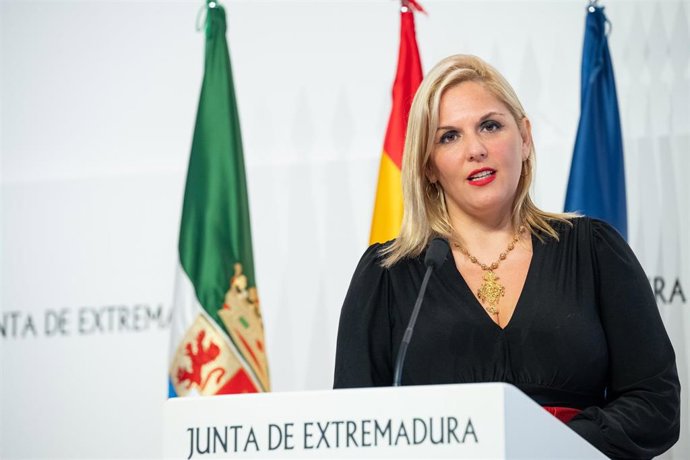 La portavoz de la Junta de Extremadura, Elena Manzano, en la rueda de prensa posterior a la reunión del Consejo de Gobierno
