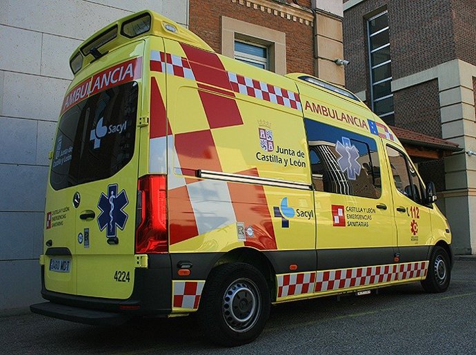 Archivo - Ambulancia de Emergencias Sanitarias (Sacyl)