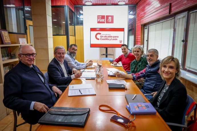 La secretaria de Vivienda del PSOE de Castilla y León, Ana Casado, se reúne con representantes de la Confederación Nacional de la Construcción (CNC)