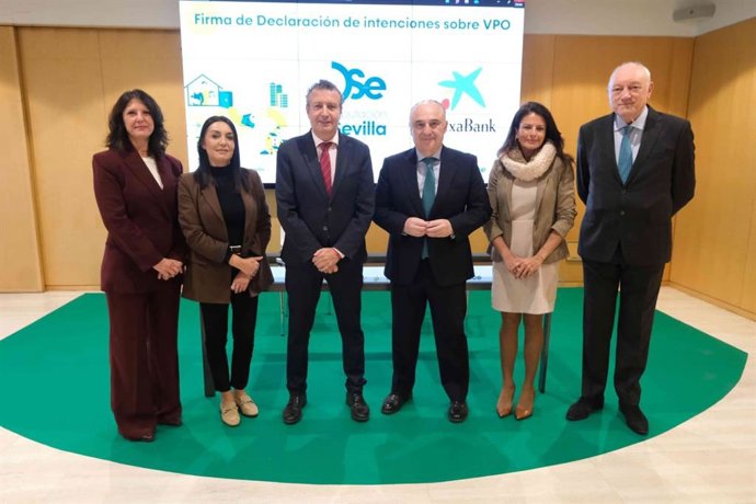 Firma de un protocolo entre la Diputación y Caixabank sobre la financiación de las VPO del Programa Sevilla 2030