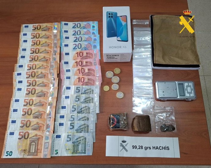 Objetos intervenidos a los dos hombres detenidos en Foz.