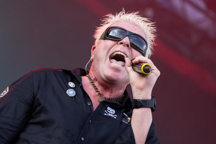 Archivo - 04 June 2022, Bavaria, Nuernberg: Bryan Keith, guitarist and singer of the US punk band The Offspring, performs at the open-air festival "Rock im Park". Photo: Daniel Karmann/dpa