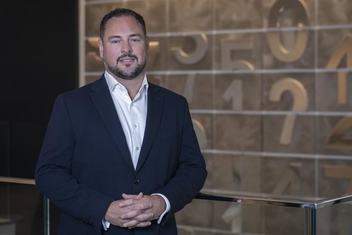 Tom Stephens, nuevo responsable de ETFS de Schroders.