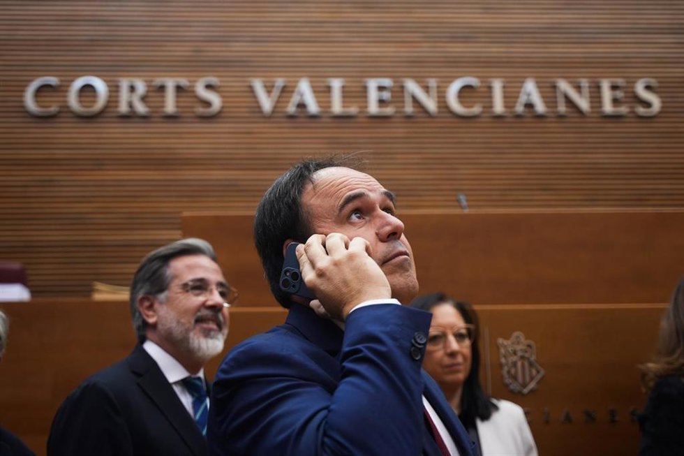 El nuevo 'president' de la Generalitat Valenciana, Juanfran Pérez Llorca, toma posesión de su cargo, en Les Corts Valencianes, a 2 de diciembre de 2025