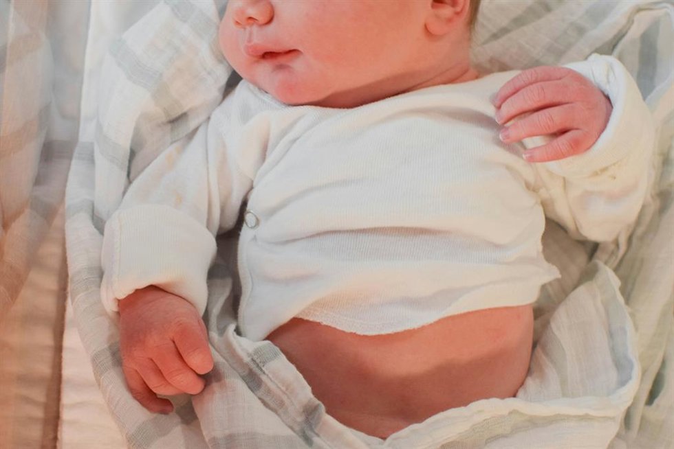 Este bebé tiene dos meses y su familia lo llama 'hermanito' porque aún no tiene nombre: en Islandia es cultural