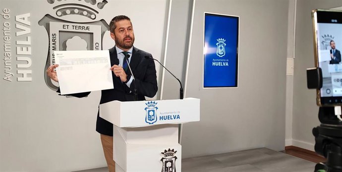 El portavoz del PSOE en el Ayuntamiento de Huelva, Francisco Baluffo.