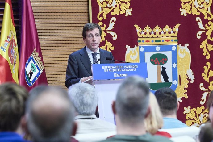 Archivo - El alcalde de Madrid, José Luis Martínez-Almeida, en el Palacio de Cibeles