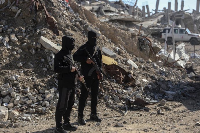 1º de dezembro de 2025, Jabalia, Faixa de Gaza, Território Palestino: As Brigadas Izz ad-Din al-Qassam, o Comitê Internacional da Cruz Vermelha e uma delegação egípcia estão conduzindo esforços de busca para recuperar os corpos de prisioneiros israelenses