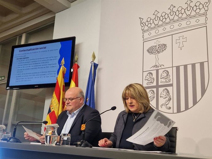 La consejera y el director general han presentado la Unidad de apoyo al docente.