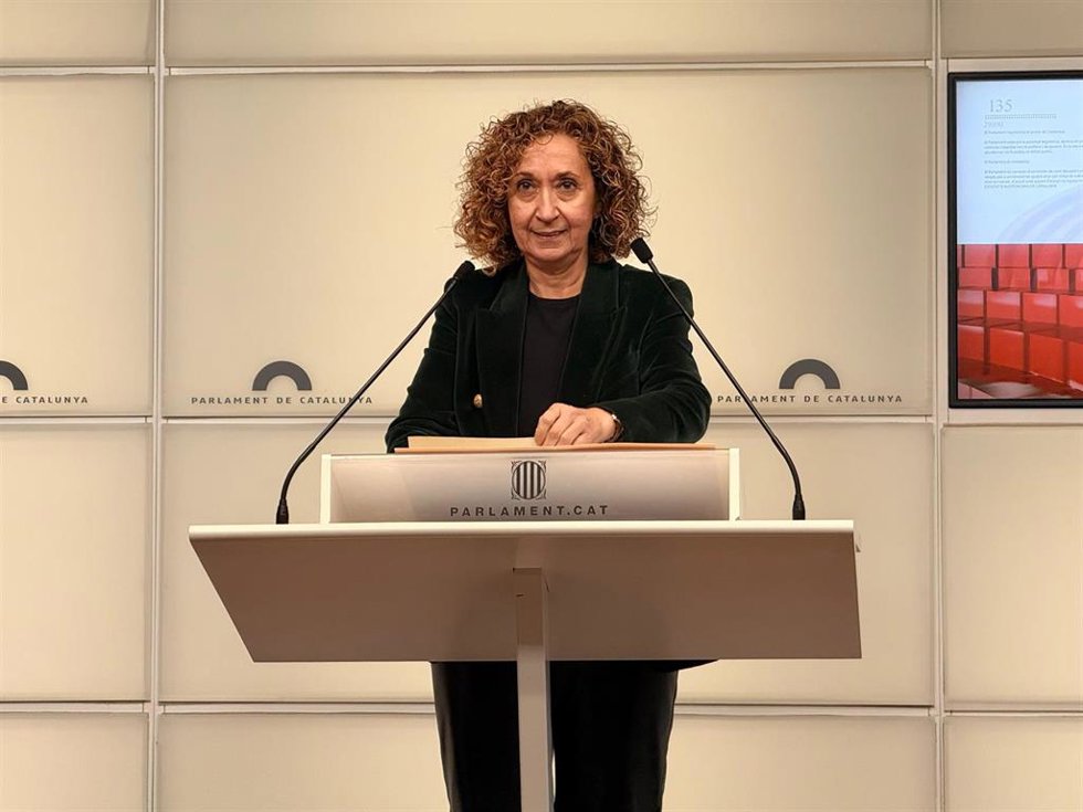 La portavoz de ERC en el Parlament, Ester Capella, en rueda de prensa.