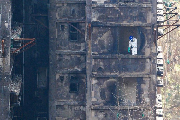 Imagen de archivo del fuerte incendio registrado en un complejo de rascacielos de Hong Kong. 