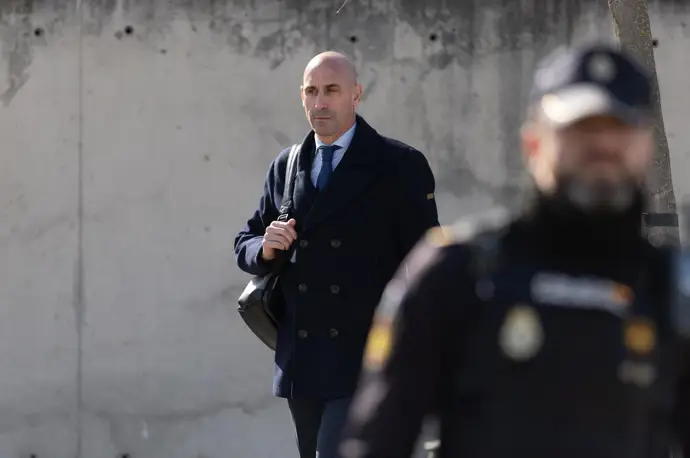 Luis Rubiales sale de la Audiencia Nacional