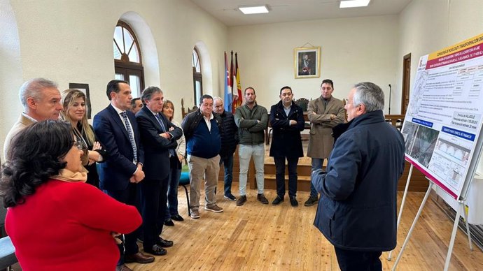 Presentación de la modernización de la carretera VA-800 entre Castrejón de Trabancos (Valladolid) y el límite con la provincia de Salamanca.
