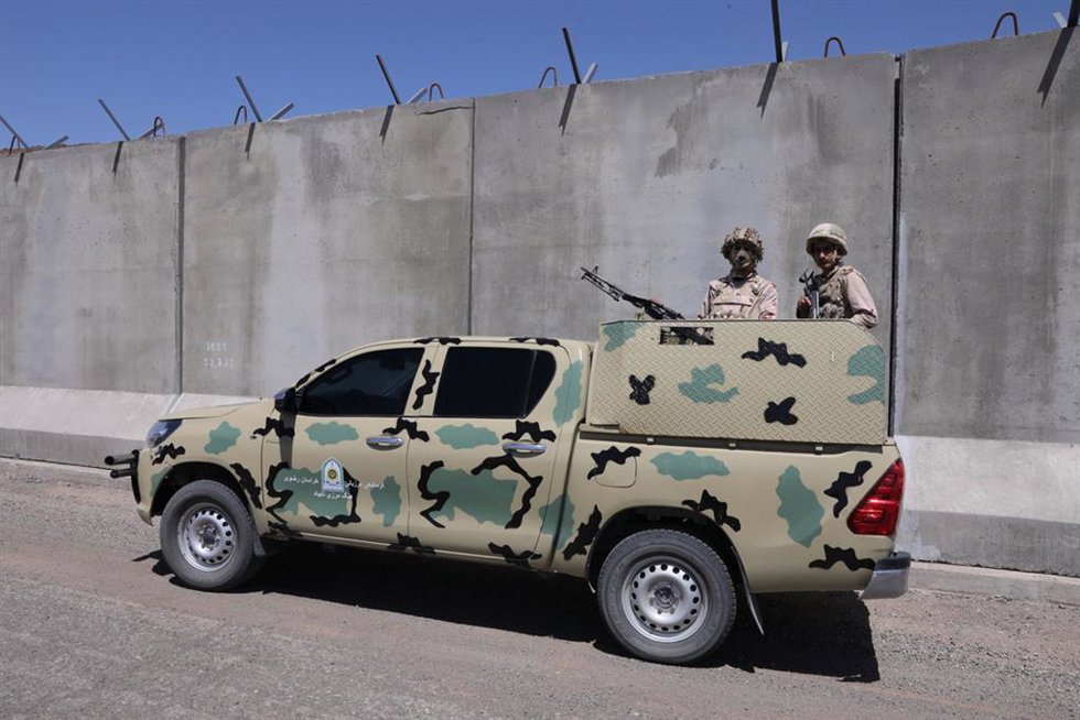 Archivo - Agentes de las fuerzas de seguridad de Irán cerca de la frontera con Afganistán (archivo)