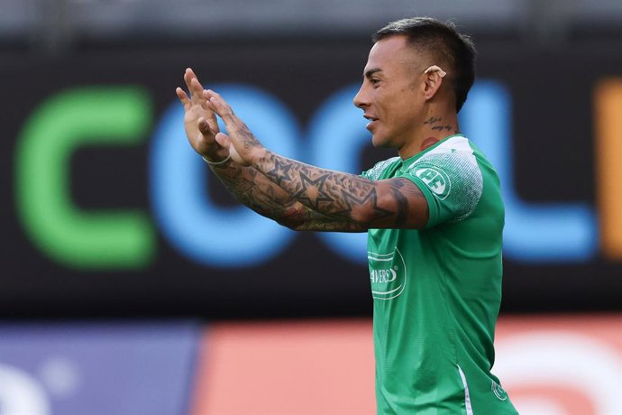 Futbol, Audax Italiano vs Nublense Fecha 29, Liga de primera 2025. El jugador de Audax Italiano Eduardo Vargas, centro, celebra tras marcar un gol contra Nublense durante un partido de la liga de primera division disputado en el estadio Bicentenario De