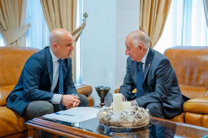 El presidente de la Diputación de Almería, Jose Antonio García Alcaina, y el alcalde de Roquetas de Mar, Gabriel Amat.