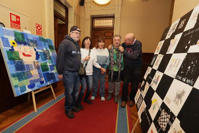 La Junta General inaugura una exposición inclusiva de Fasad en vísperas del Día Internacional de las Personas con Discapacidad