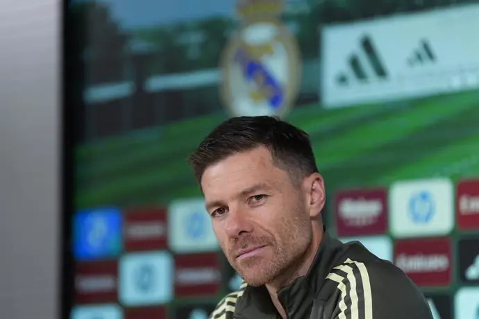 El entrenador del Real Madrid, Xabi Alonso, en rueda de prensa. - Oscar J. Barroso / AFP7