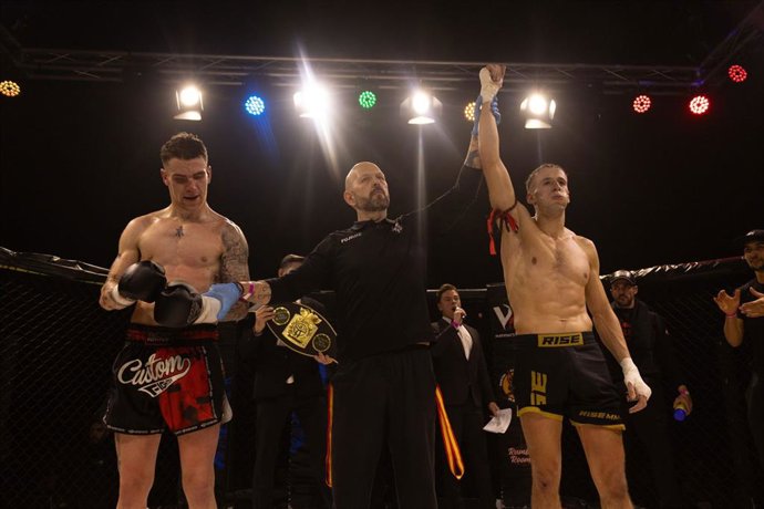 Omar El Morabet, tras lograr el cinturón de WKA.