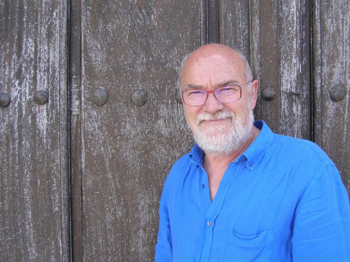 José Luis Avello Álvarez (1948, Valdés-Asturias), profesor titular jubilado del departamento de Patrimonio Histórico-Artístico y de la Cultura Escrita de la Universidad de León, en una imagen de archivo.