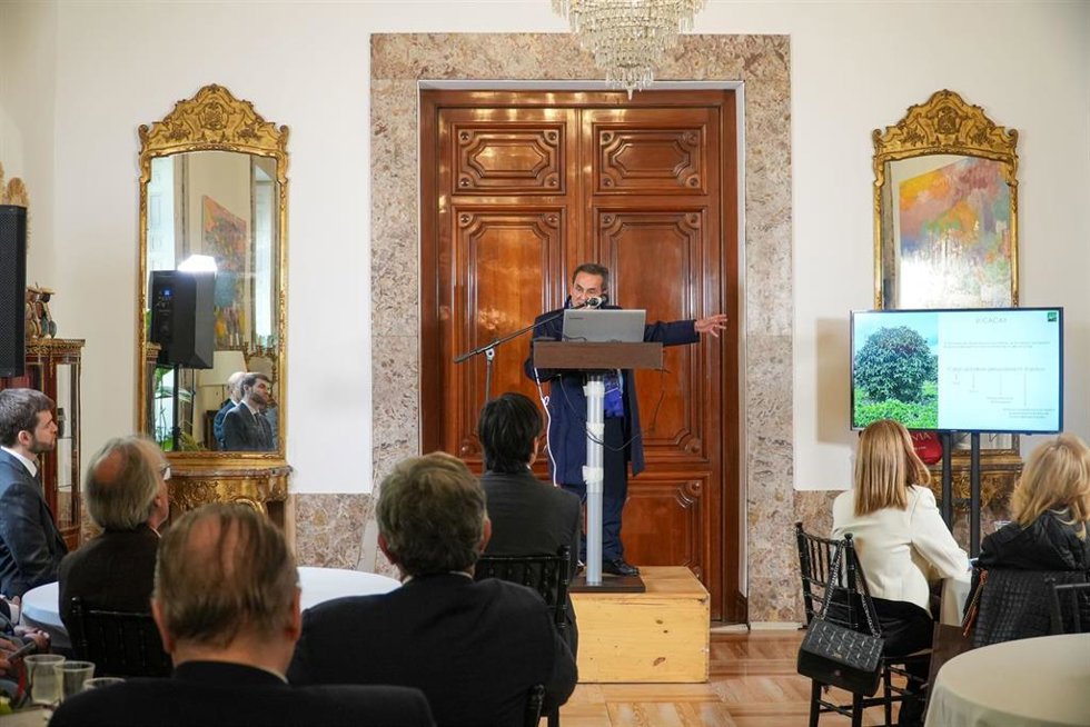 El Dr. Gabriel Serrano (Sesderma) presenta Proyecto País, una alianza entre España y Colombia que impulsa empleo digno, restauración ambiental y desarrollo sostenible en el Amazonas colombiano a través del aprovechamiento responsable del cacay.