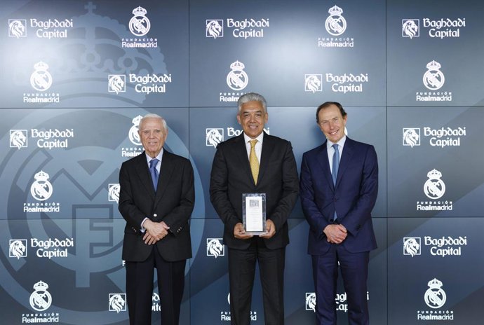 Enrique Sánchez, vicepresidente ejecutivo de la Fundación Real Madrid; Baihas Baghdadi, fundador y  presidente ejecutivo de Baghdadi Capital y Emilio Butragueño, director de Relaciones Institucionales del Real Madrid.