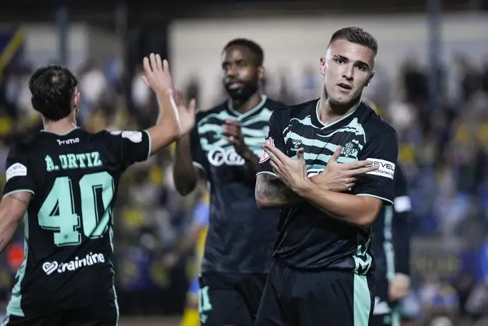 Jugador del Real Betis celebrando un gol.