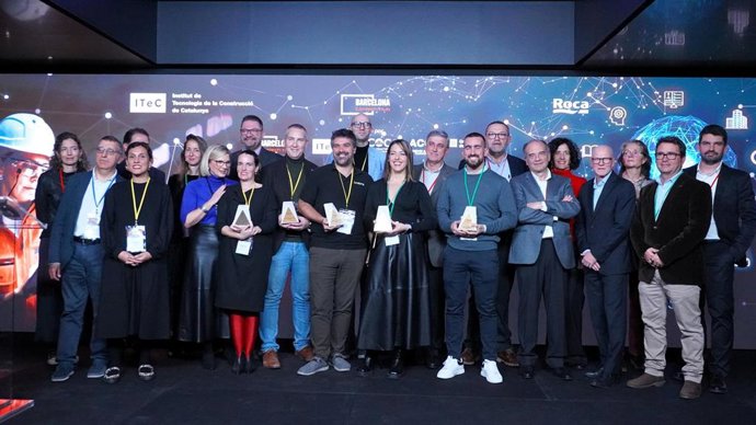 Los premiados durante el acto