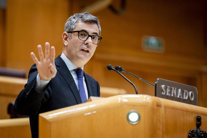 El ministro de la Presidencia, Justicia y Relaciones con las Cortes, Félix Bolaños, interviene durante una sesión plenaria, a 4 de noviembre de 2025, en Madrid (España).