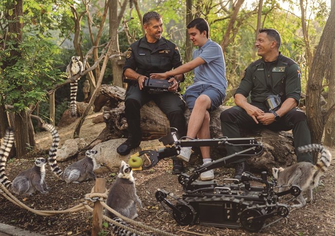 Servicio desactivación explosivos en Faunia con lémures