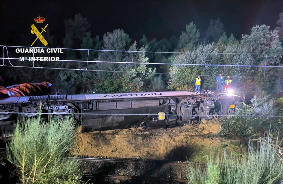 Tren de mercancías descarrilado en As Neves (Pontevedra), a 15 de noviembre de 2025.